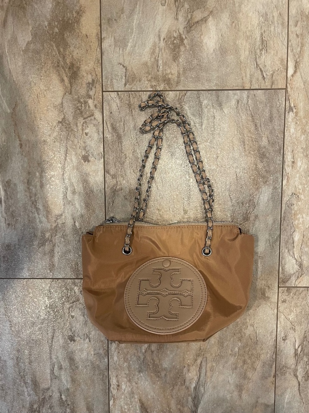 Beautiful fashion bag . Brand New comes with dust bag Closet clear out .